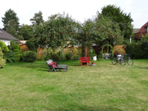 Apartment für 5 Personen mit Gartennutzung - Messezimmer